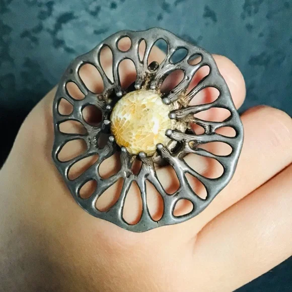 Vintage mid Century Modern Brutalist Fossil Stone Ring - Picture 2 of 14